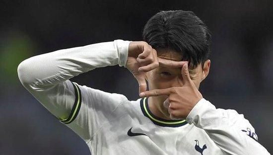 男男play吸乳涨揉漫画